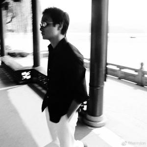 丝袜高跟鞋钛金毛片1区2区
